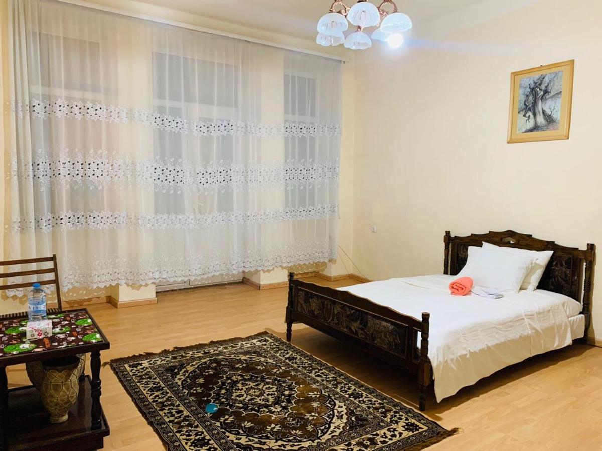 Infinity Hostel & Tour Єреван Екстер'єр фото