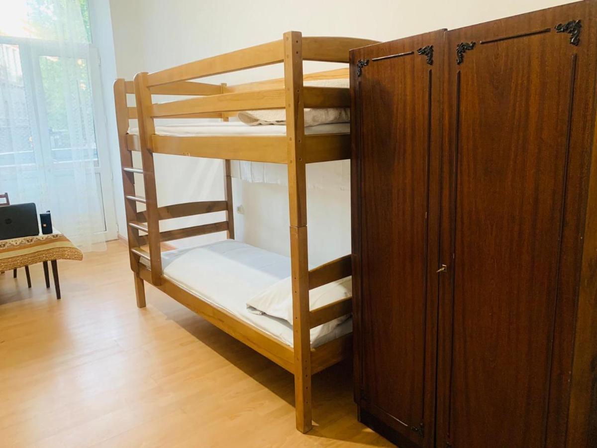 Infinity Hostel & Tour Єреван Екстер'єр фото