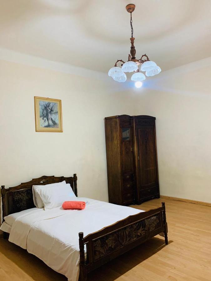 Infinity Hostel & Tour Єреван Екстер'єр фото