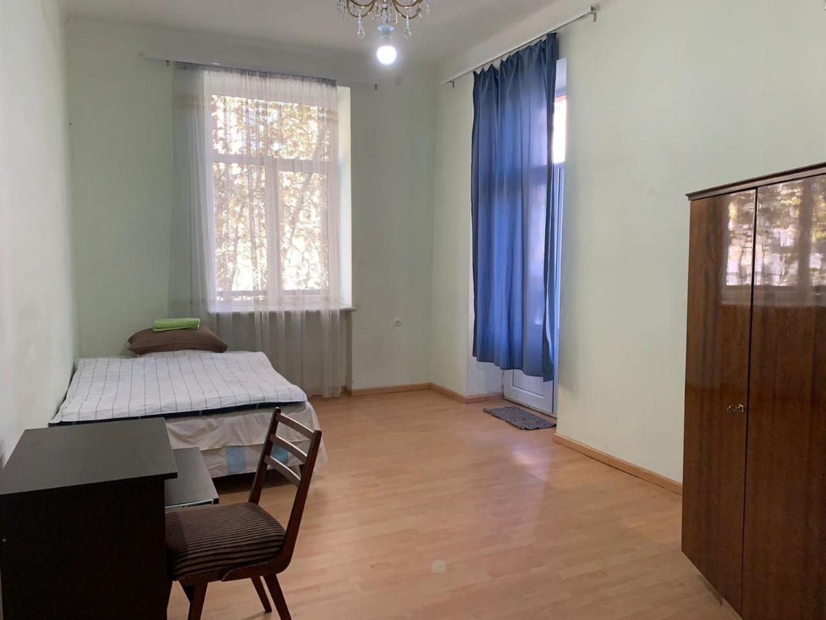 Infinity Hostel & Tour Єреван Екстер'єр фото