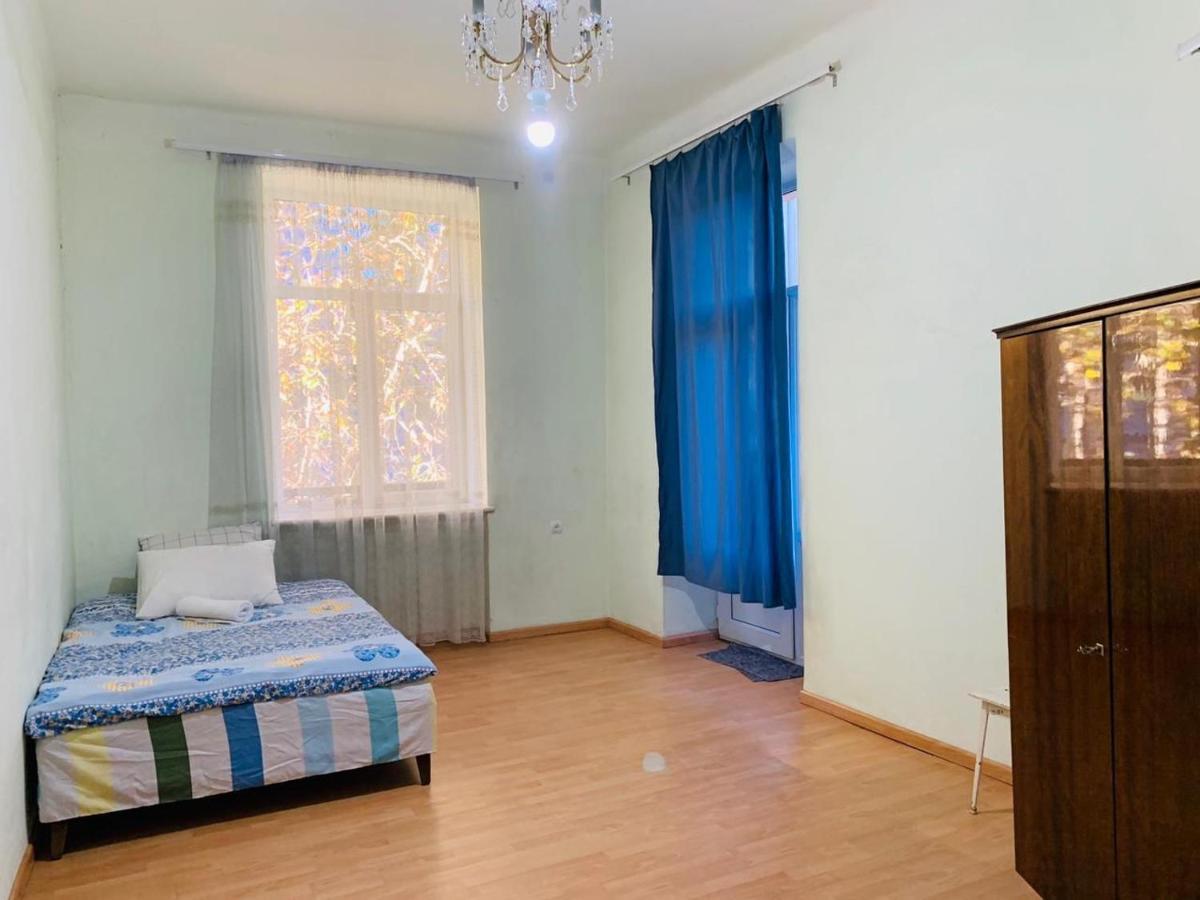 Infinity Hostel & Tour Єреван Екстер'єр фото