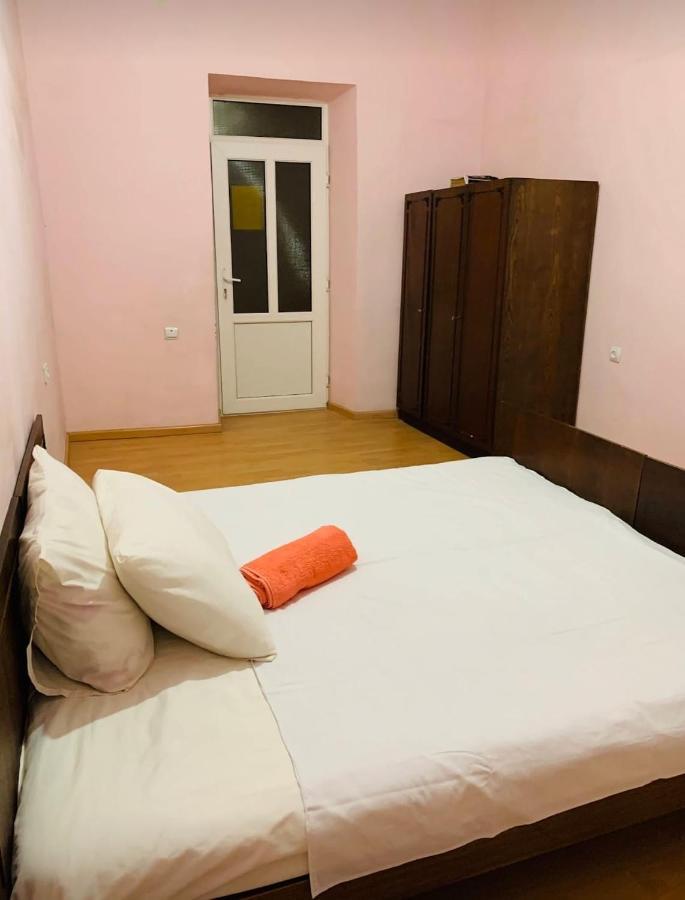 Infinity Hostel & Tour Єреван Екстер'єр фото