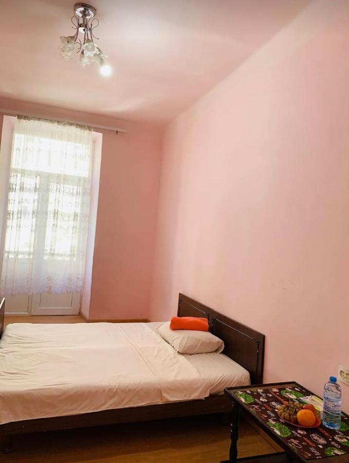 Infinity Hostel & Tour Єреван Екстер'єр фото
