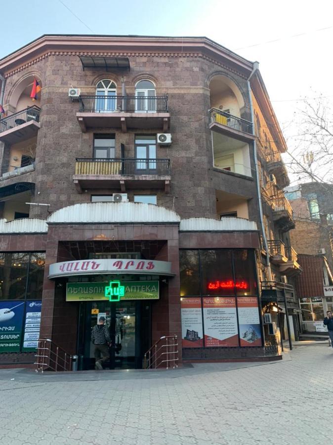 Infinity Hostel & Tour Єреван Екстер'єр фото