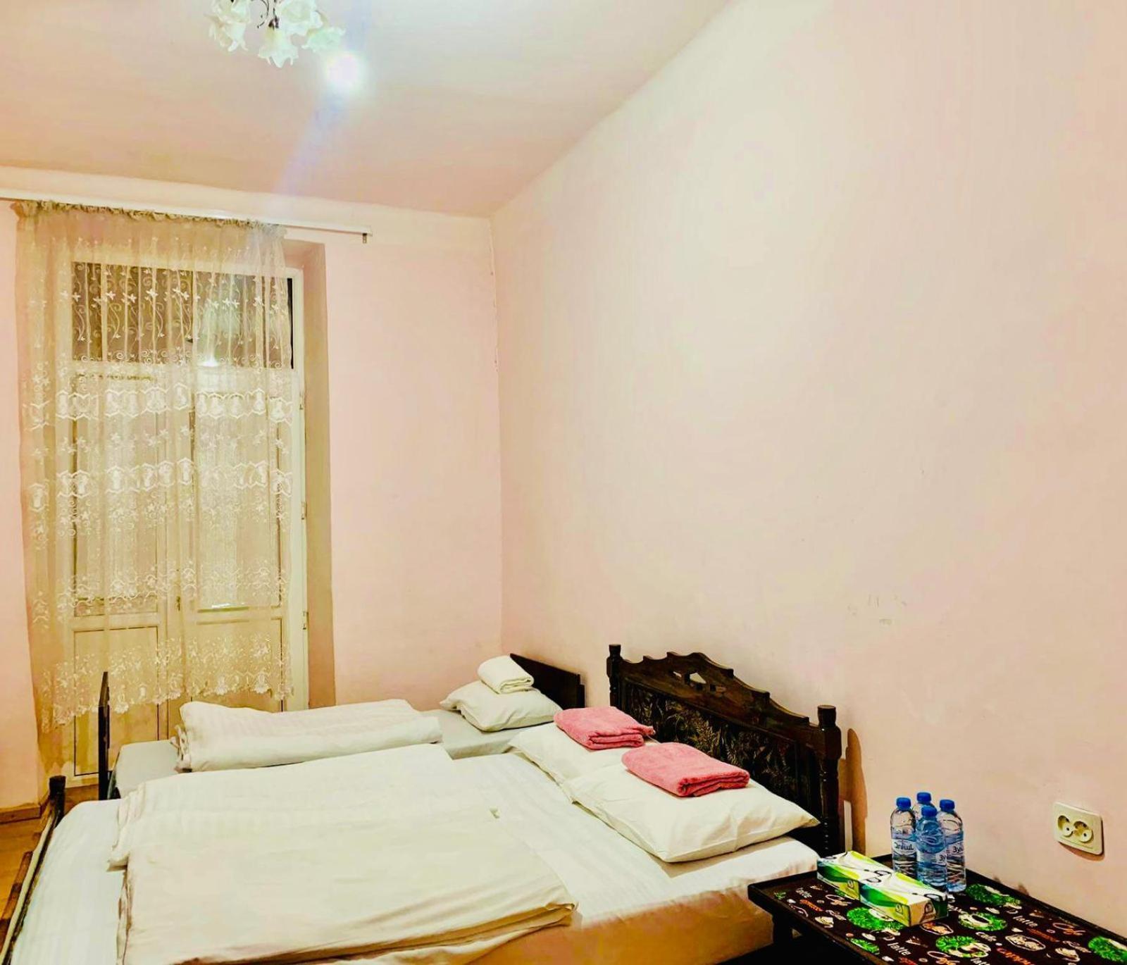 Infinity Hostel & Tour Єреван Екстер'єр фото