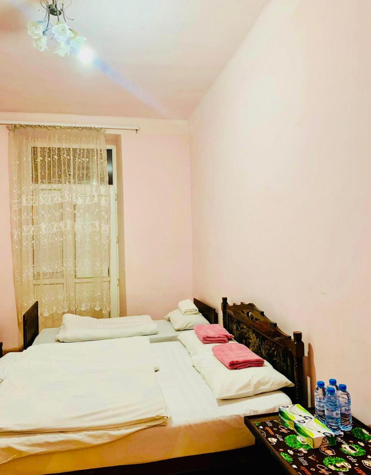 Infinity Hostel & Tour Єреван Екстер'єр фото